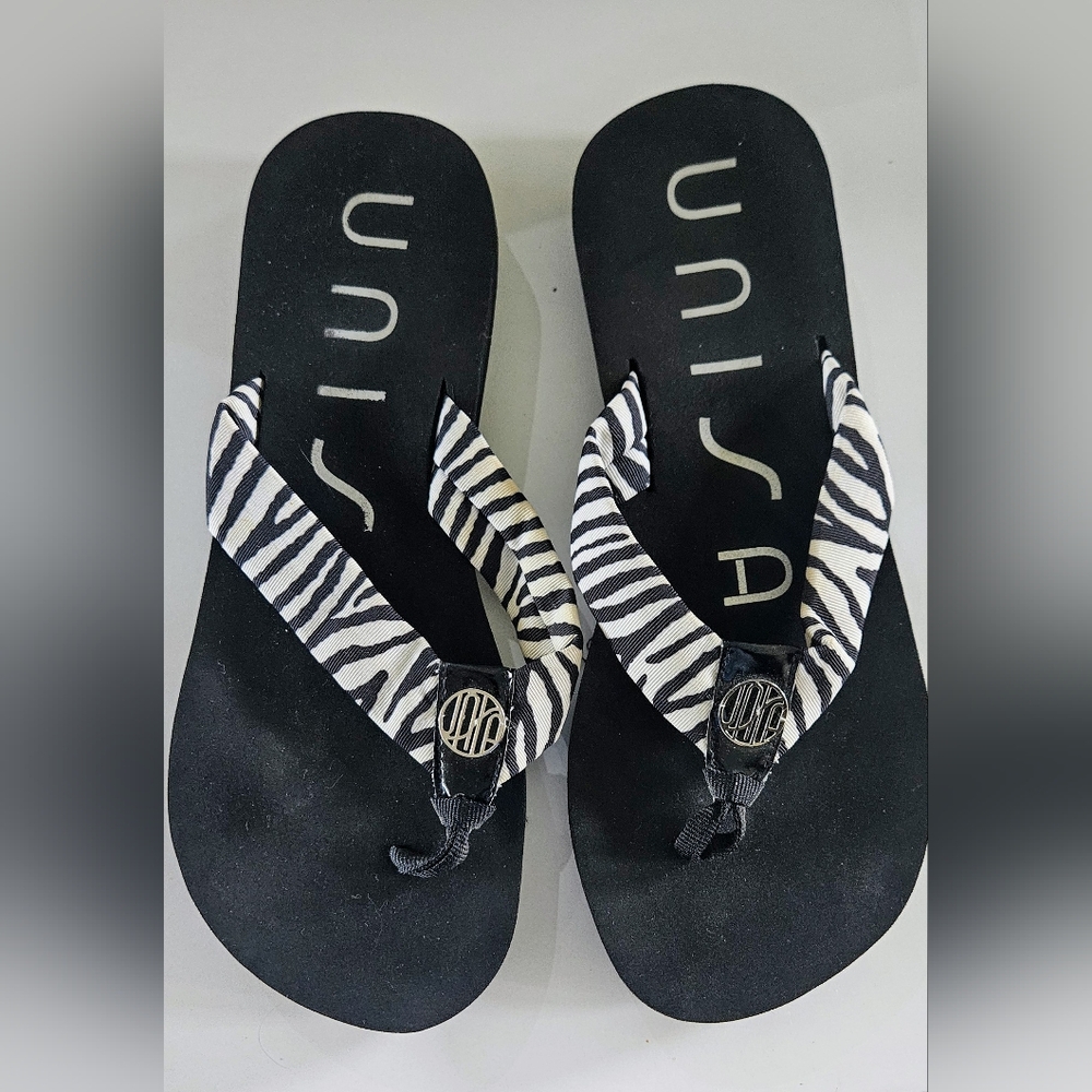 UNISA 11 USA Black White Zebra Striped Flip Flops Light Weight 